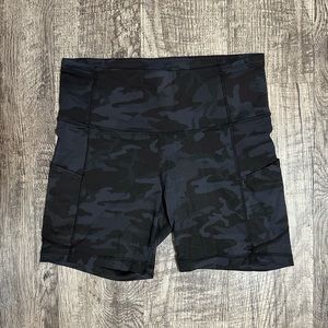 Lululemon Navy and Black Camo Biker Shorts (Size 8)